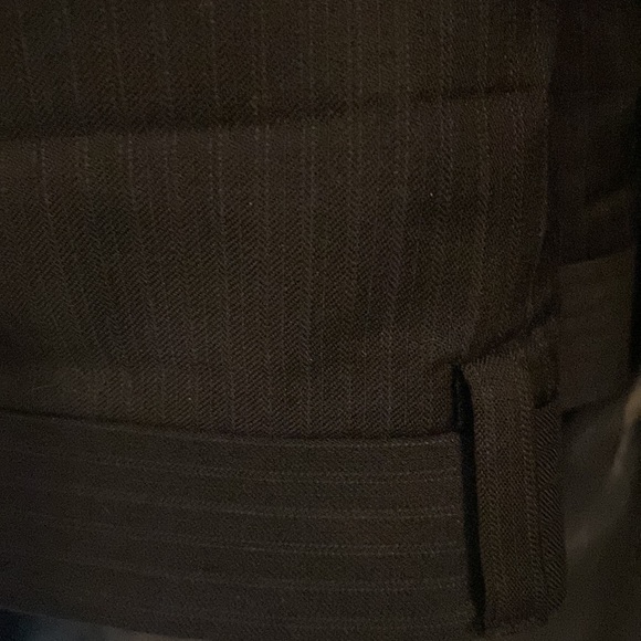 Beautiful Grey pinstriped Hickey Freeman Suit.  44 long pants 36x31. - Picture 6 of 7